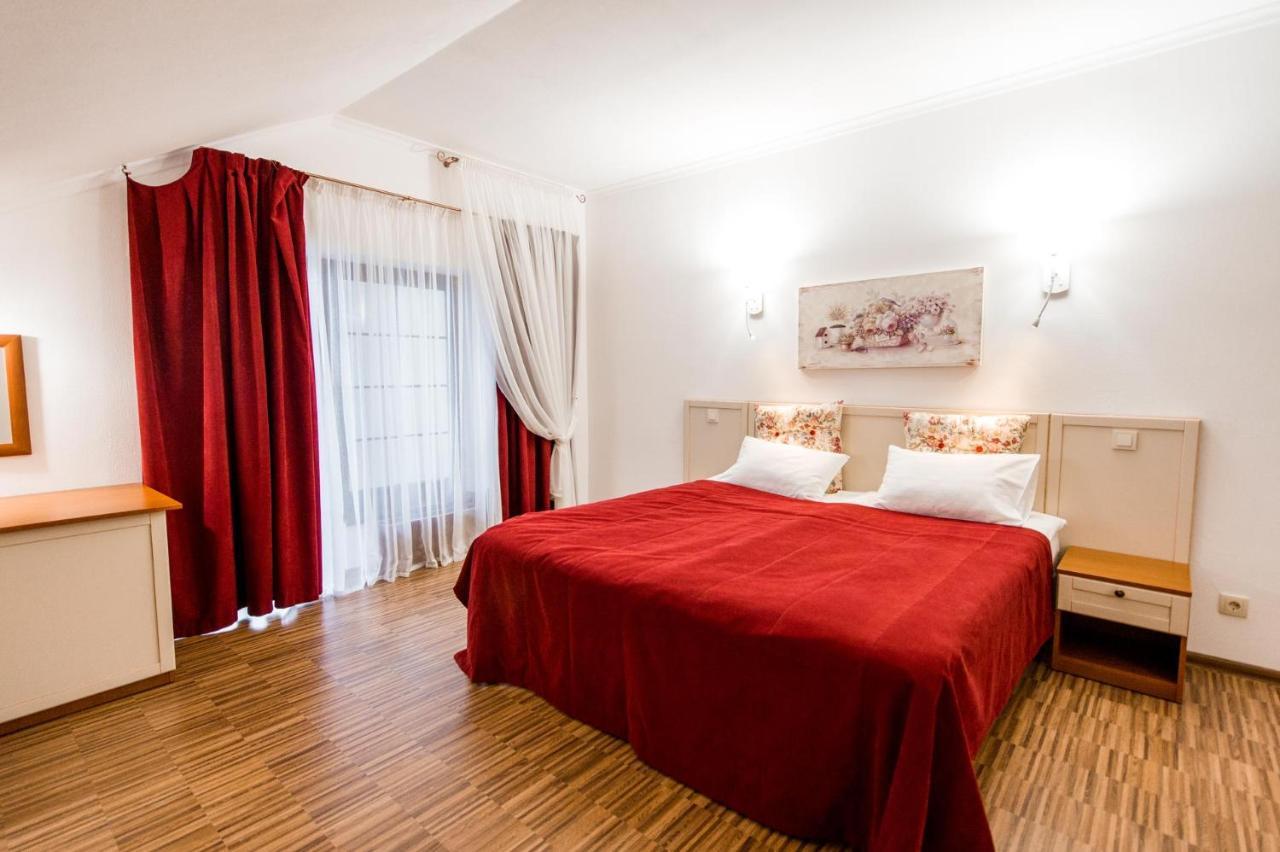 Veselyj Zajets Hotel Pirnove Kültér fotó