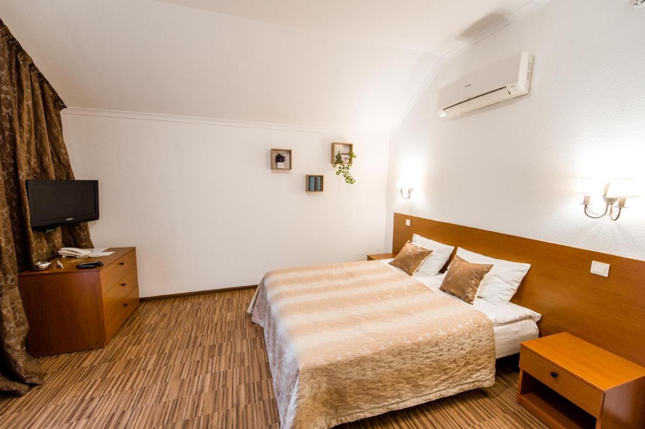 Veselyj Zajets Hotel Pirnove Kültér fotó