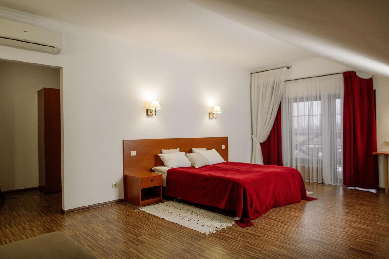Veselyj Zajets Hotel Pirnove Kültér fotó