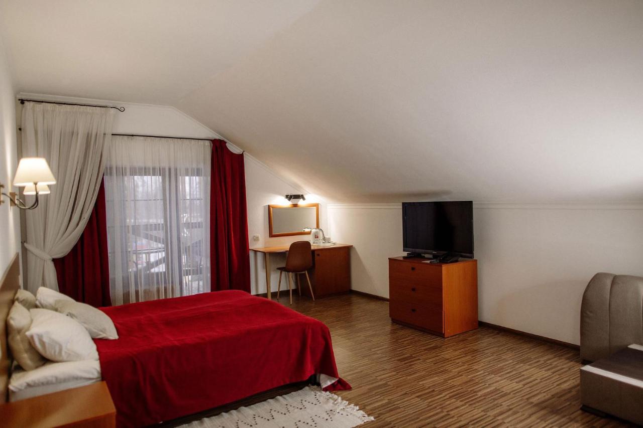 Veselyj Zajets Hotel Pirnove Kültér fotó