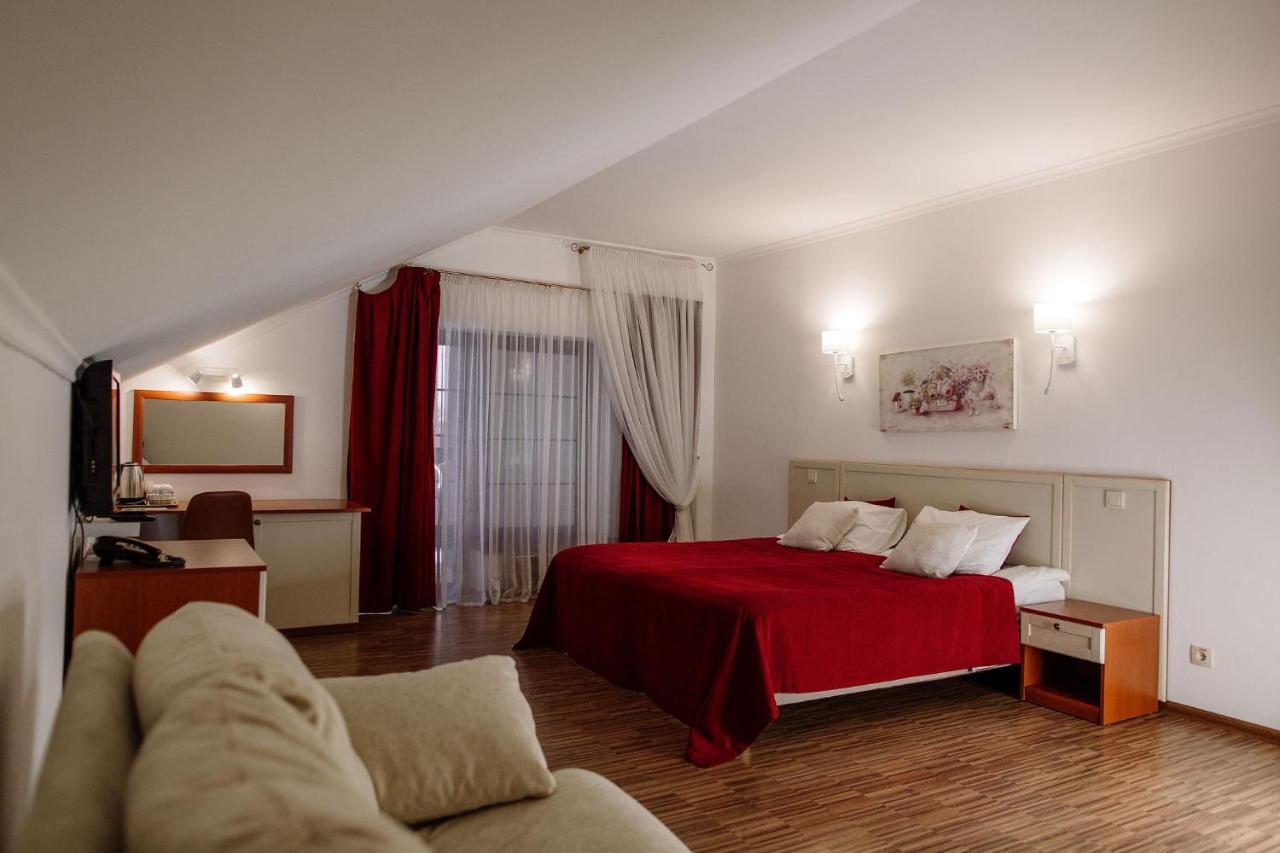 Veselyj Zajets Hotel Pirnove Kültér fotó