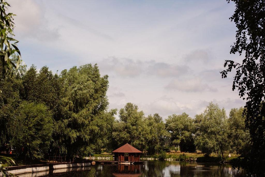 Veselyj Zajets Hotel Pirnove Kültér fotó